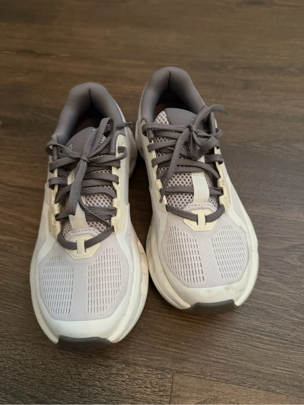 On Cloud Women’s Running Shoe - Light Gray/White